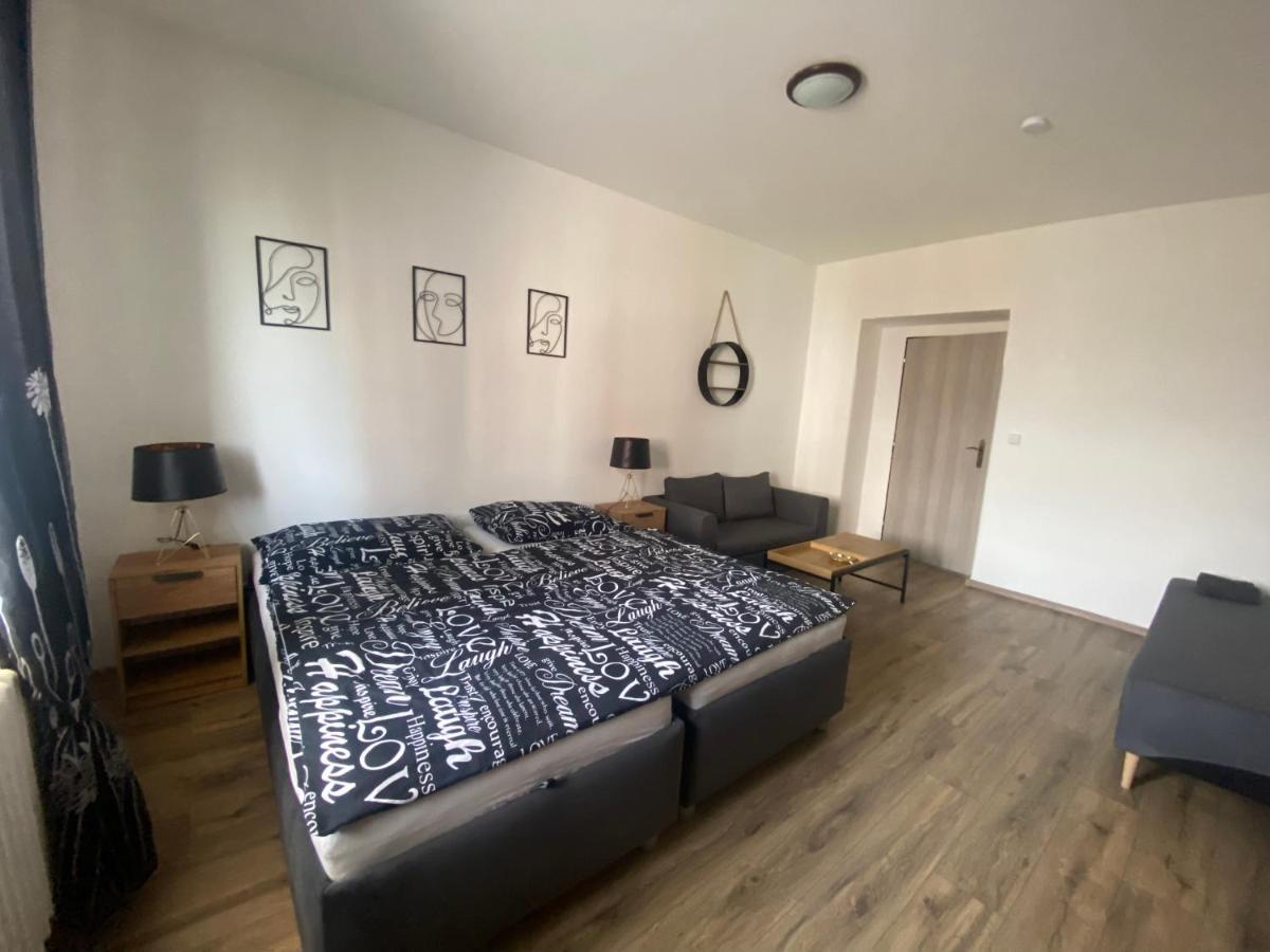 Cerna Ruze - Apartman 4 Plzeň Extérieur photo